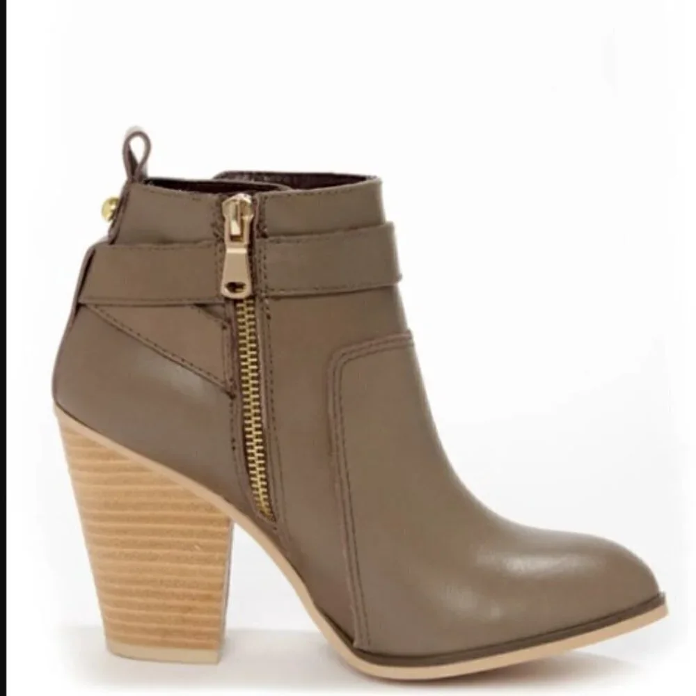 Report Osprey Taupe Belted High Heel Ankle Boots 9